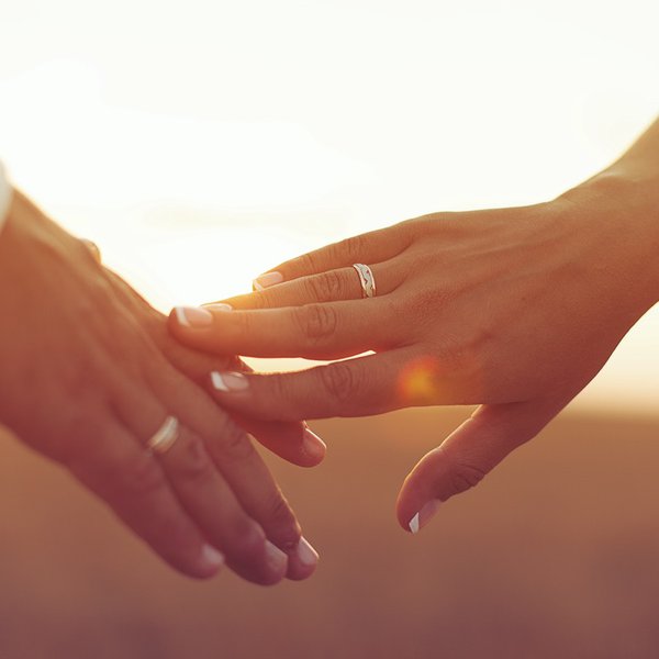 Arti Cincin Berlian yang Diberikan Pasangan di Momen Spesial