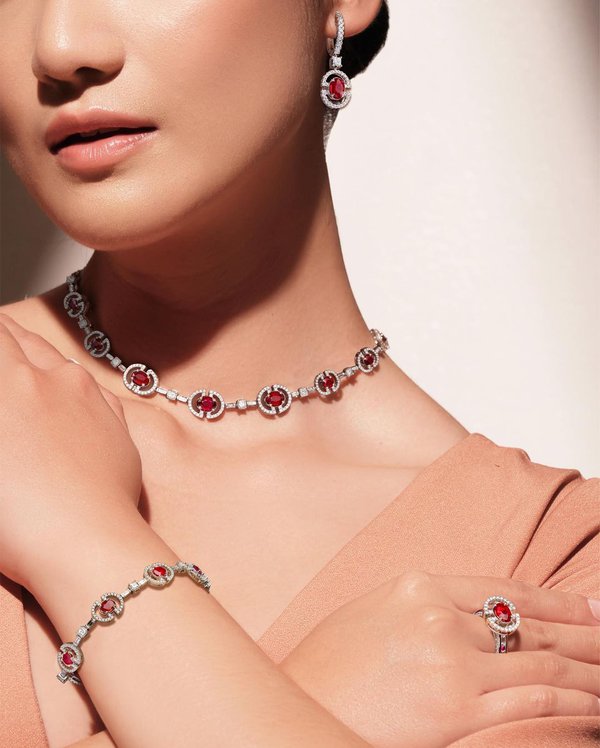 4 Cara Mengenakan Perhiasan Ruby Agar Makin Gaya