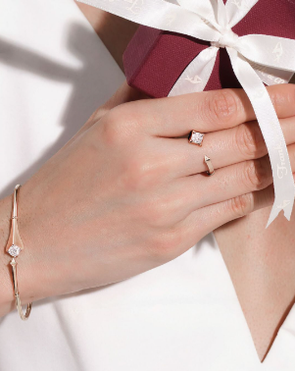 Kado Pernikahan Bermanfaat: 4 Perhiasan Berlian untuk Membuat Hari Bahagia Mengesankan