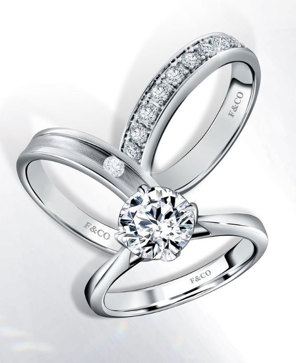 5 Rekomendasi Cincin Kawin Berhiaskan Berlian yang Sempurnakan Wedding Day