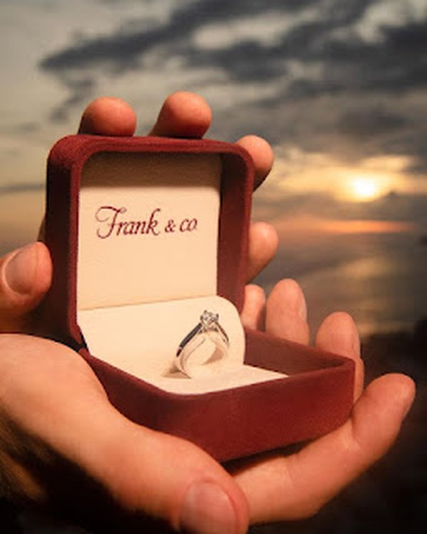 10 Model Cincin Tunangan Berhiaskan Berlian yang Romantis dan Mewah untuk Sang Kekasih Hati