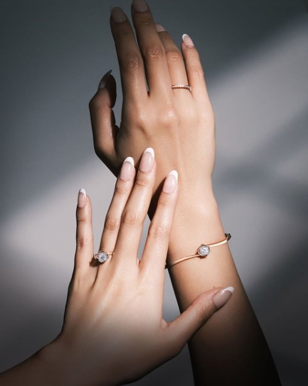 10 Trik Jitu: Cara Membuat Wanita Jatuh Cinta dengan Perhiasan Berlian