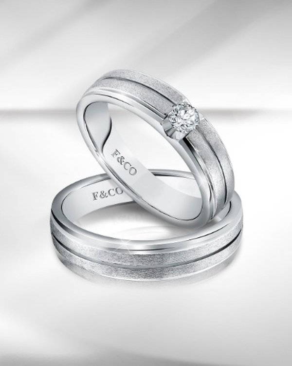 5 Model Cincin Nikah Berhiaskan Berlian yang Tidak Boleh Dilewatkan dalam Pernikahan Anda