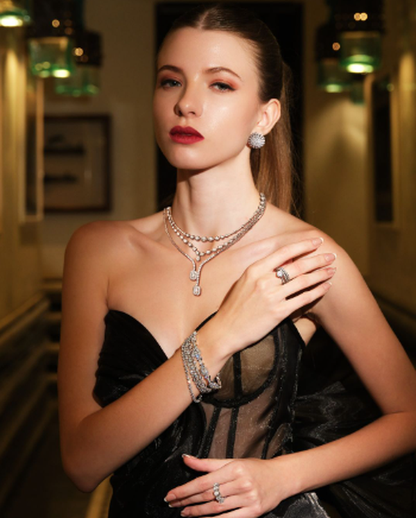 7 Cara Menjadi Wanita High Value dengan Perhiasan Berlian