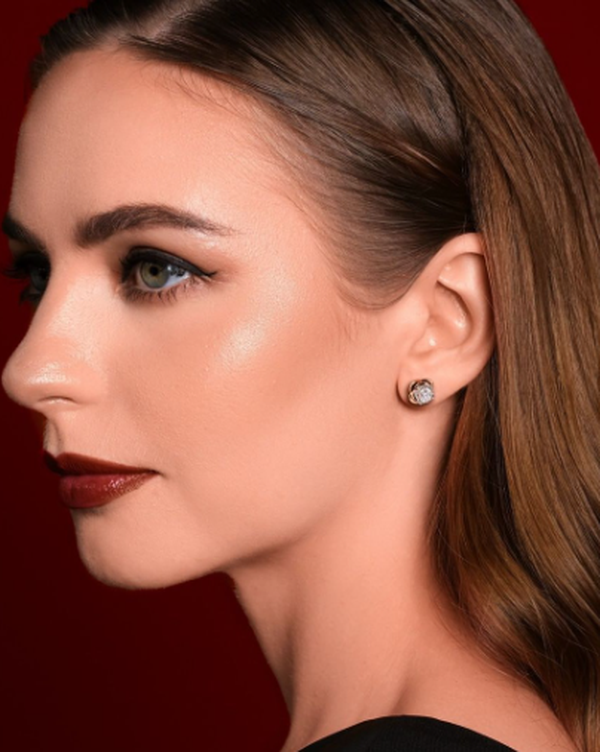 Frank Fire Stud Earrings, Rekomendasi Anting Berlian Cantik untuk Wajah Bulat