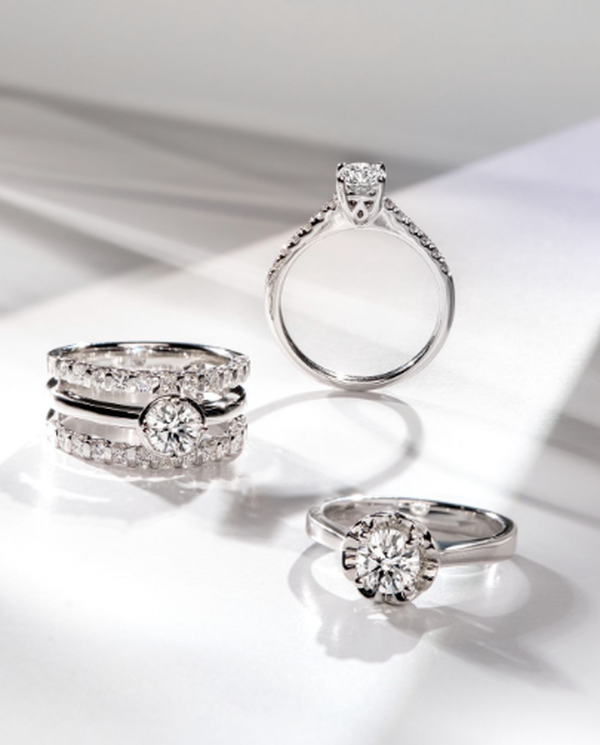 Frank Fire Ladies Ring, Cincin Emas Berkualitas Berhiaskan Berlian Terbaik