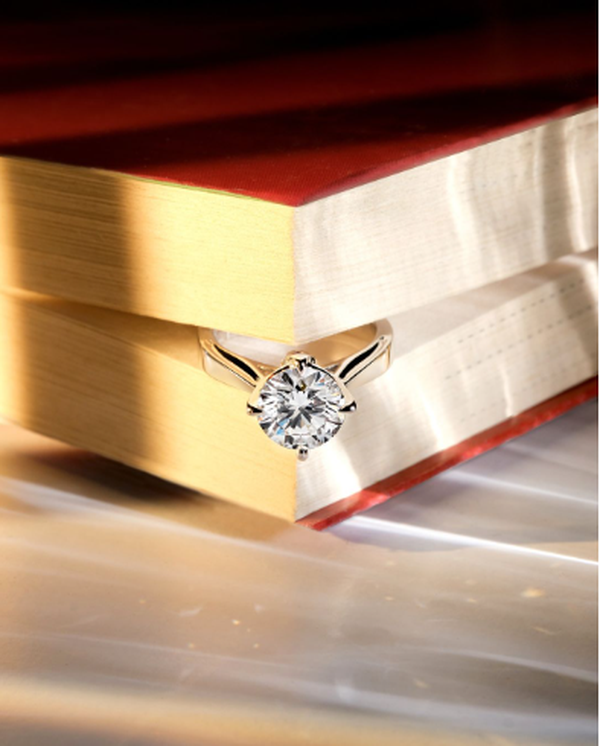 Mengapa Cincin Berlian Menjadi Kado untuk Wisuda yang Sempurna?